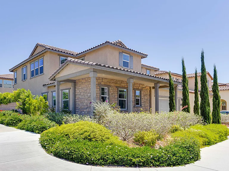 1805 Martinez Dr — Photo 3
