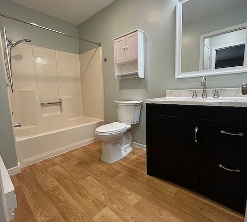 5th image of 303 Birch St #8