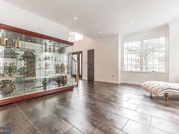 5th image of 26 Cheryl Ln