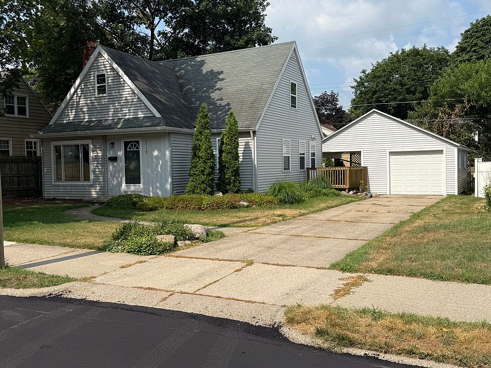 1st image of 2119 Riverside Dr NE