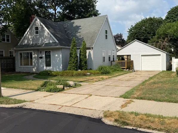 2119 Riverside Dr NE, Grand Rapids, MI 49505