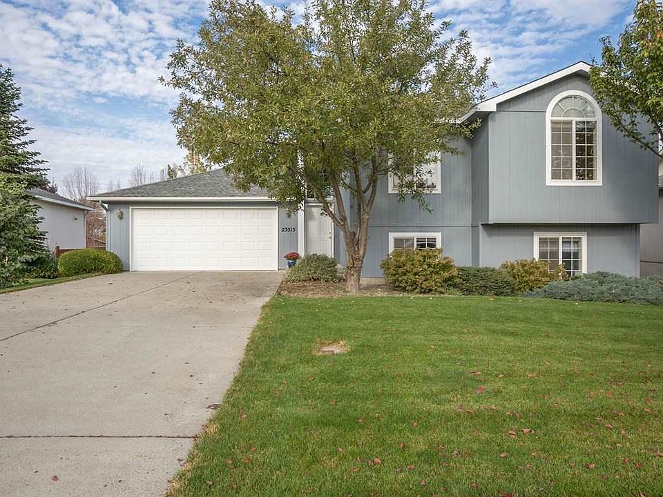 1st image of 23515 E Maxwell Ct