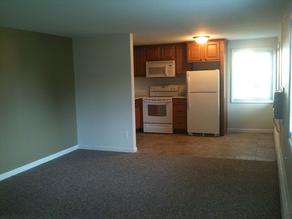 2nd image of 20 Barbie Ct APT 2