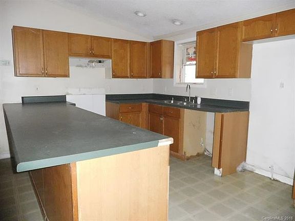 4th image of 176 Thornwood Ln