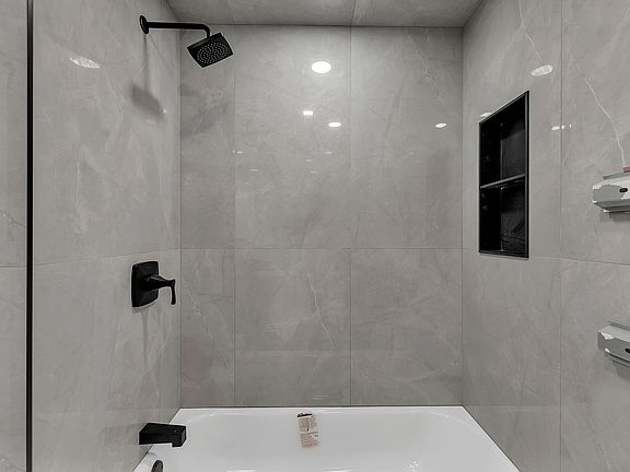3rd image of 4316 Lakewood St #2