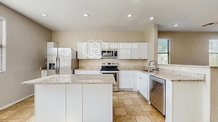1407 N 79th Ln — Photo 9