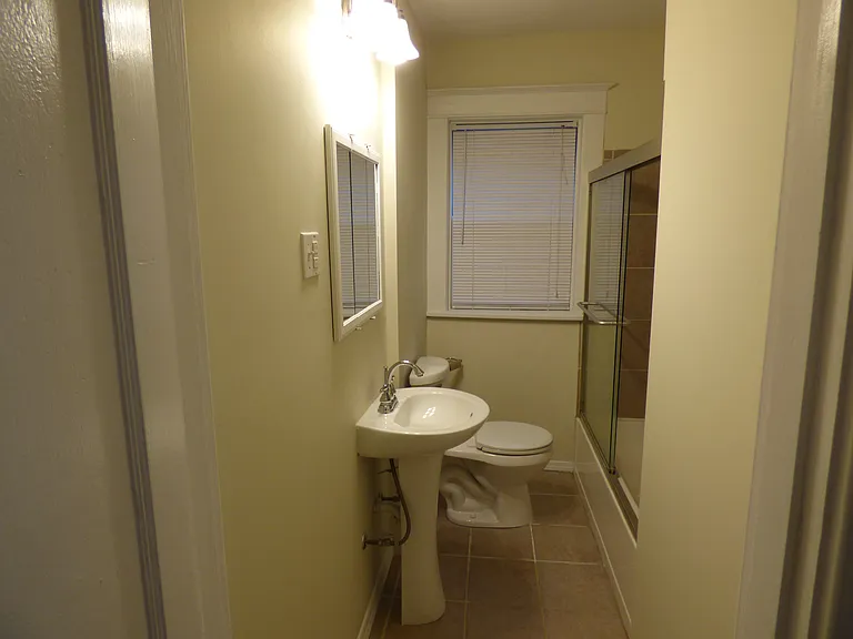 1021 Commodore Dr — Photo 3