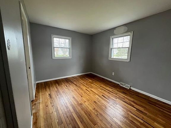 4th image of 223 Grand Blvd