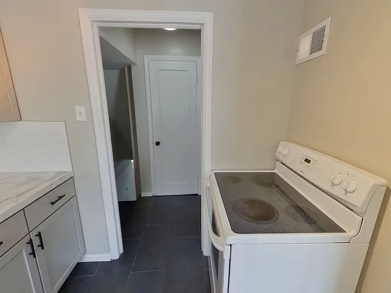 449 Harding St — Photo 6