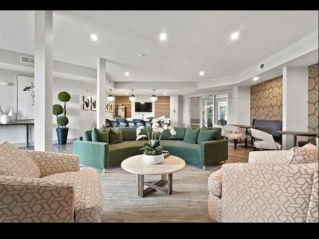 The Vue at Westchester Commons — Photo 15