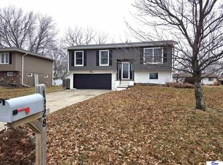 1228 N Maine Ave, York, NE 68467