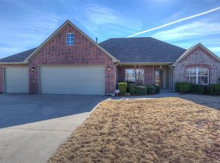 1921 W Woodbury St N, Broken Arrow, OK 74012