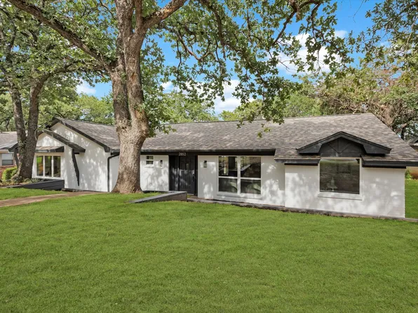 2852 Winterhaven Dr, Hurst, TX 76054