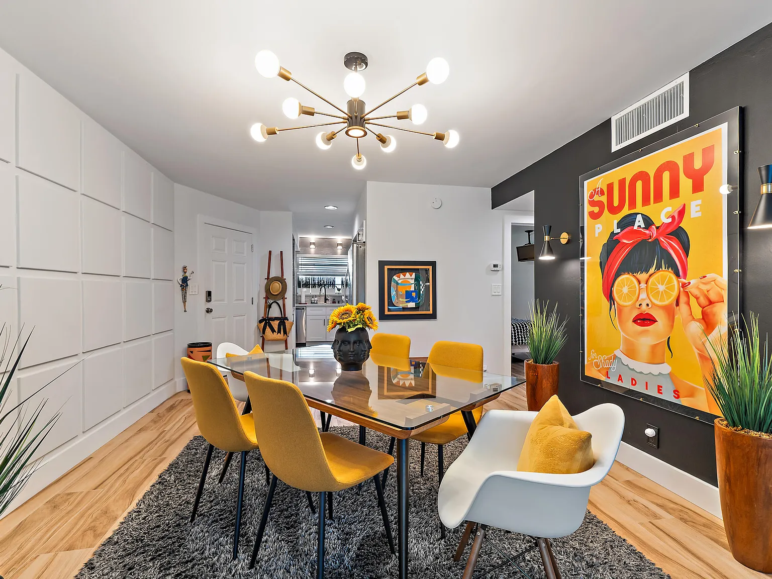 2 bed, 2.0 bath, 975 sqft, $6,500 — Photo 2