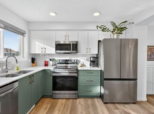 1174 Aster Blvd NW, Edmonton, AB T6T2N8