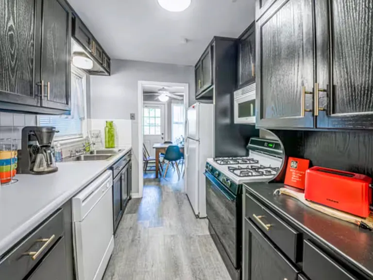 1019 S Gray St — Photo 3