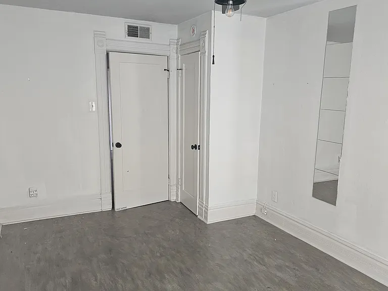 246 S Broadway #NA — Photo 9