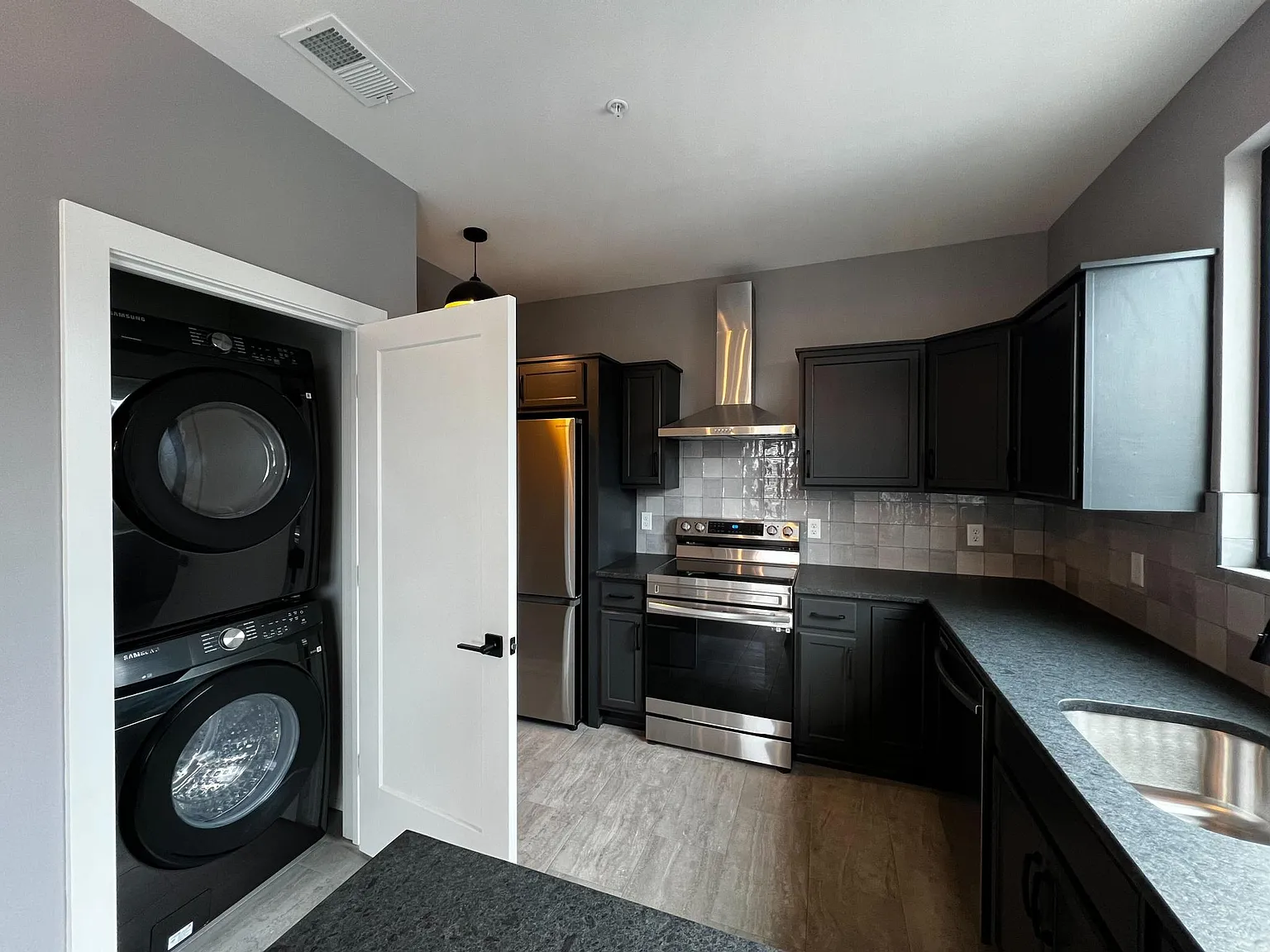 1 bed, 1180 sqft, $2,650 — Photo 4