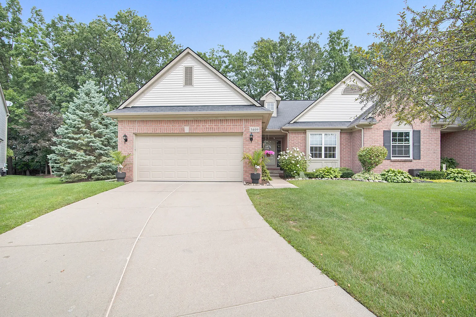 3409 Dewdrop Ln photo 1