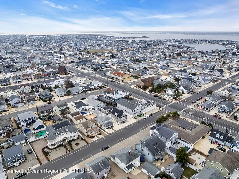 24 Virginia Ave — Photo 45