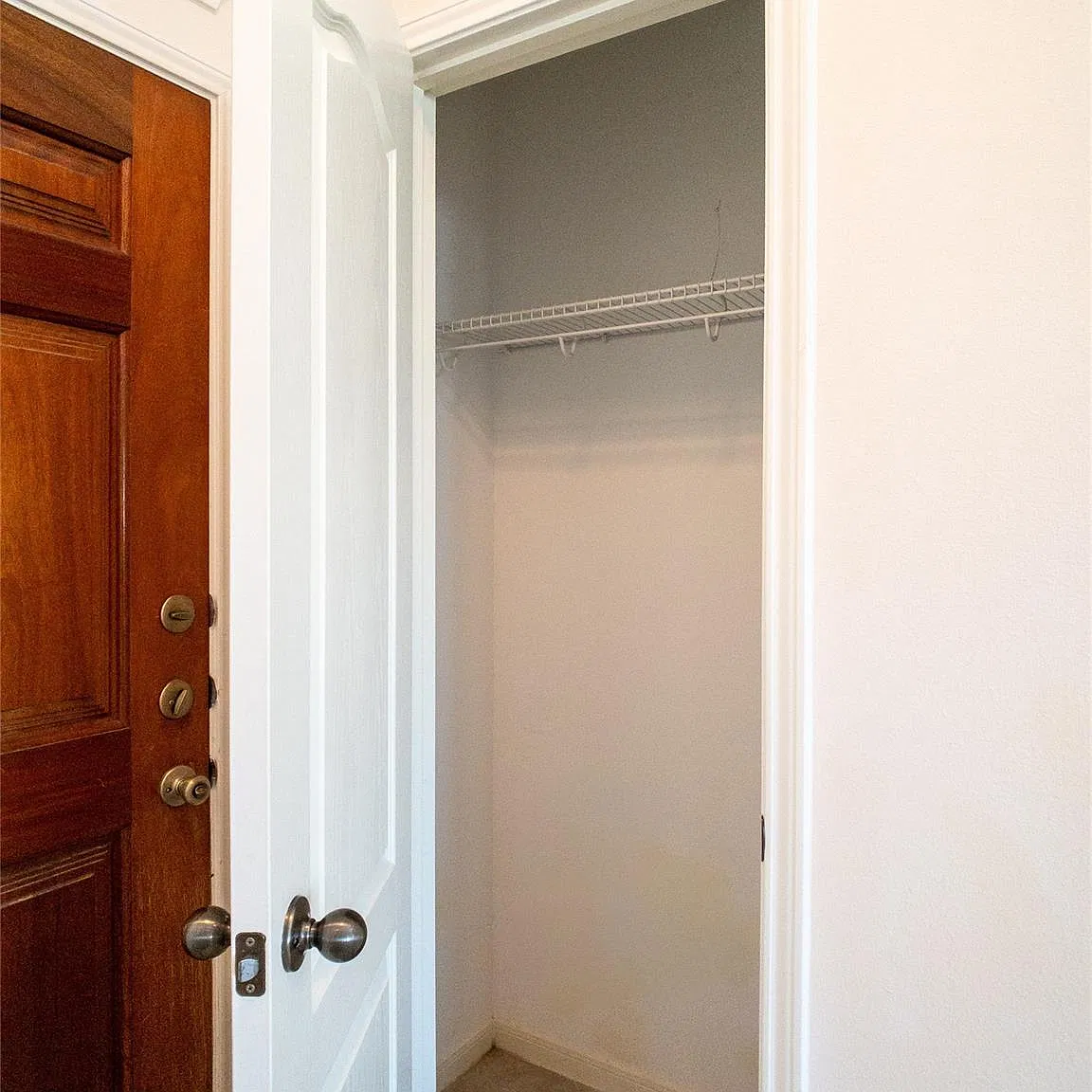 3 bed, 2.5 bath, 1868 sqft, $1,800 — Photo 2