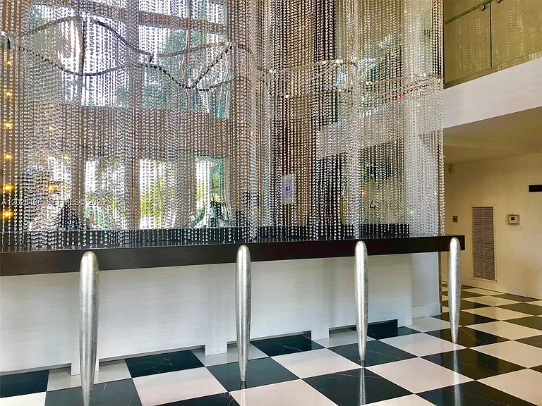 1800 N Bayshore Dr #905 — Photo 34