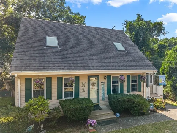 108 Wareham Lake Shore Dr, East Wareham, MA 02538