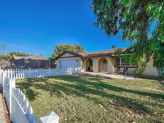 3rd image of 9873 Mignonette St