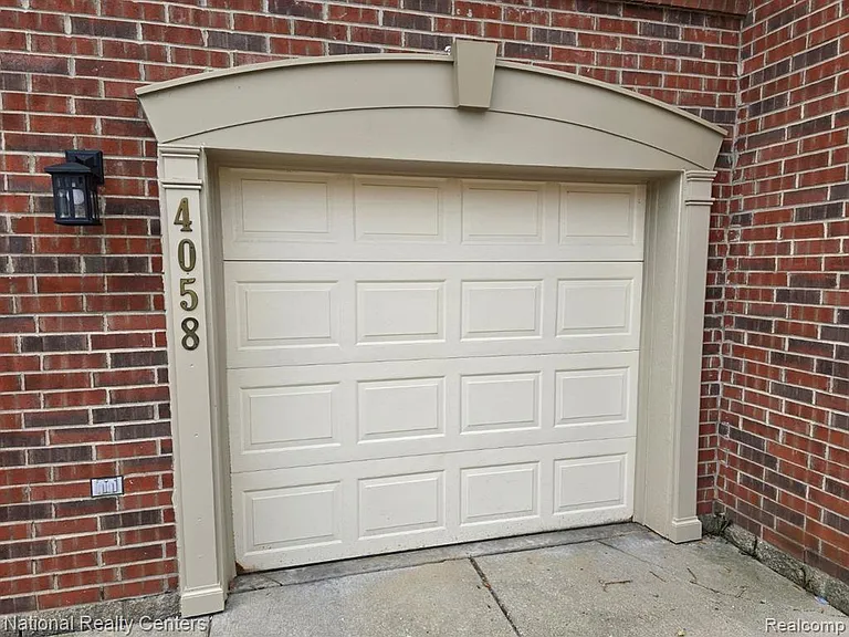 4058 Radcliff Dr — Photo 30