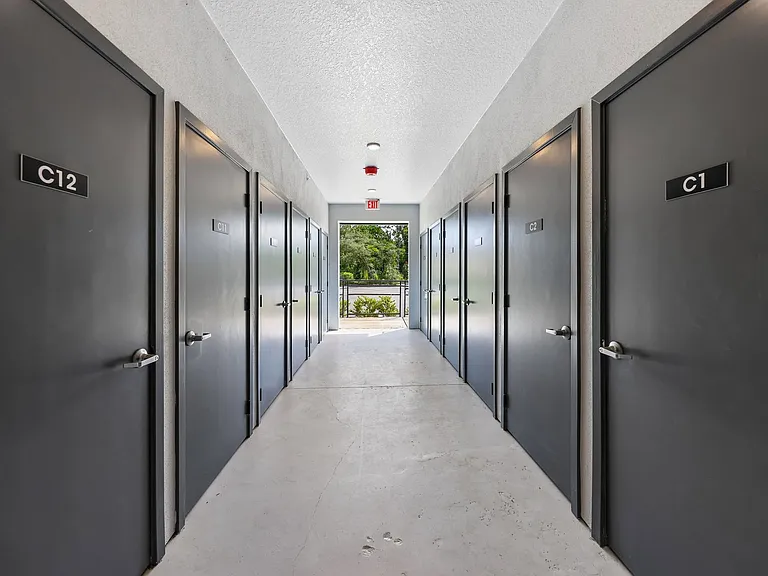 Las Palmas Apartments — Photo 8