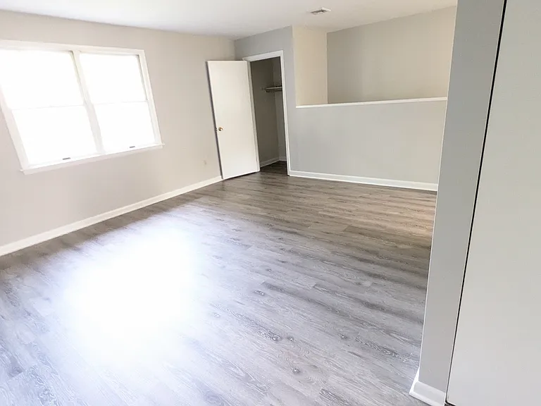 1360 Columbia Dr — Photo 5