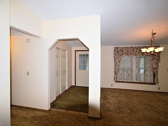 3rd image of 36 Lees Ln #36