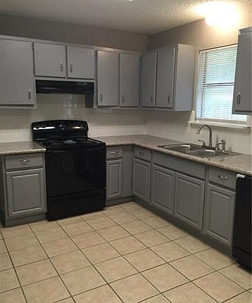 5th image of 208 College St
