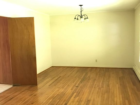 5th image of 5 N Greenwood Dr