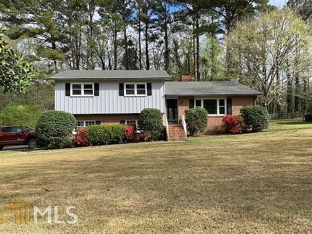 1617 Pinebrook Dr photo 1