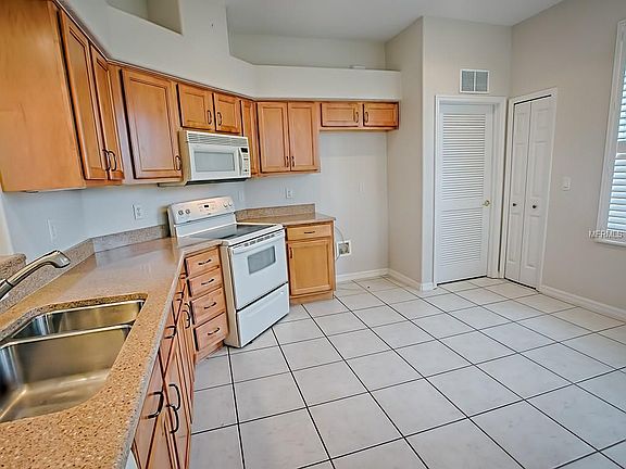 4th image of 5304 Sir Churchill Dr