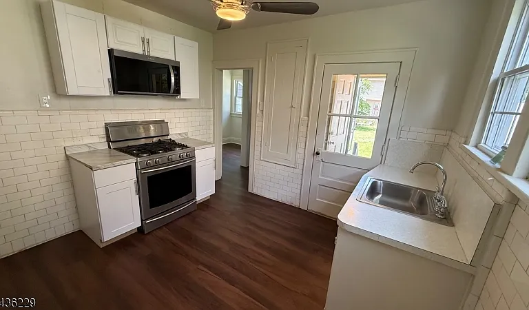1126 Kensington Ave — Photo 9