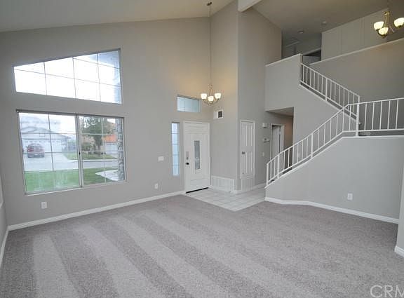 3rd image of 5548 N Berkeley St