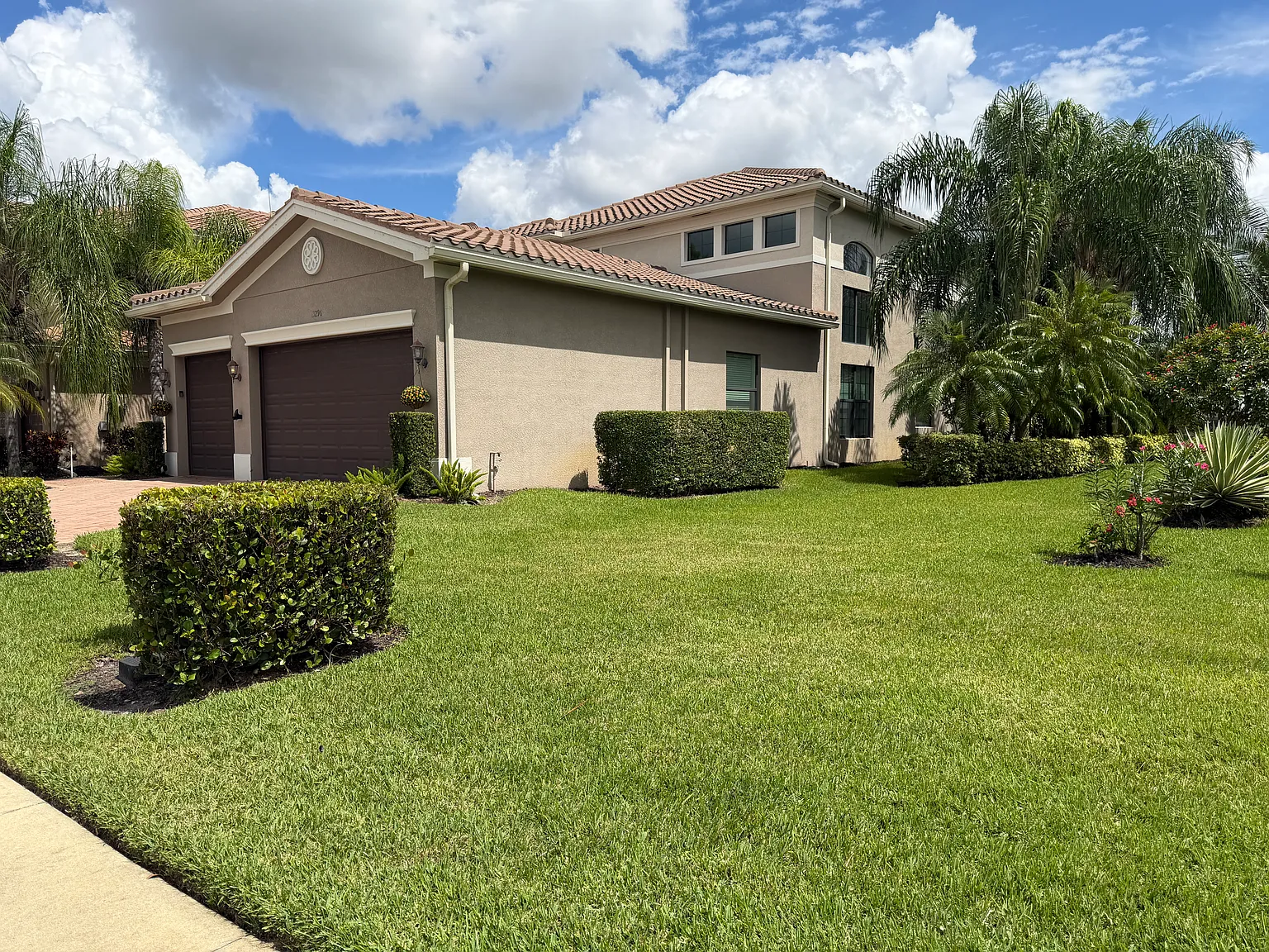 5 bed, 3215 sqft, $7,500 — Photo 2