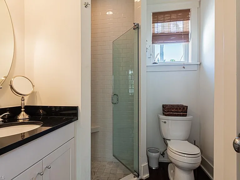 245 Broad Ave S — Photo 49