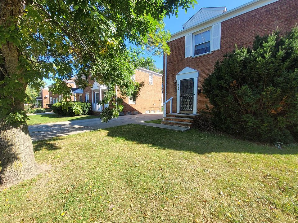 1st image of 255 E 250th St