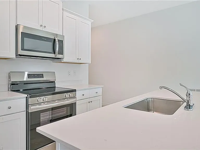 2901 NW 18th Pl — Photo 20