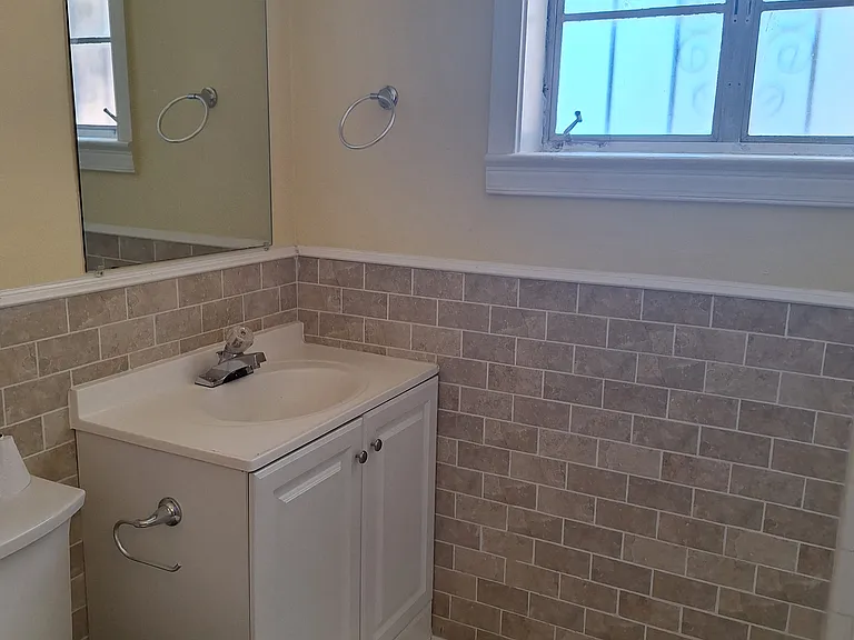 370 West St — Photo 8