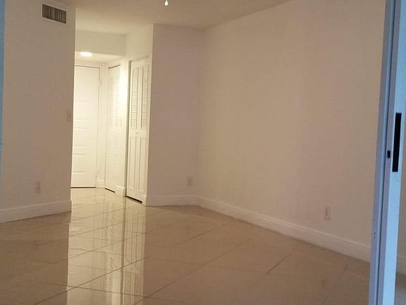 5th image of 10025 NW 46th St APT 206