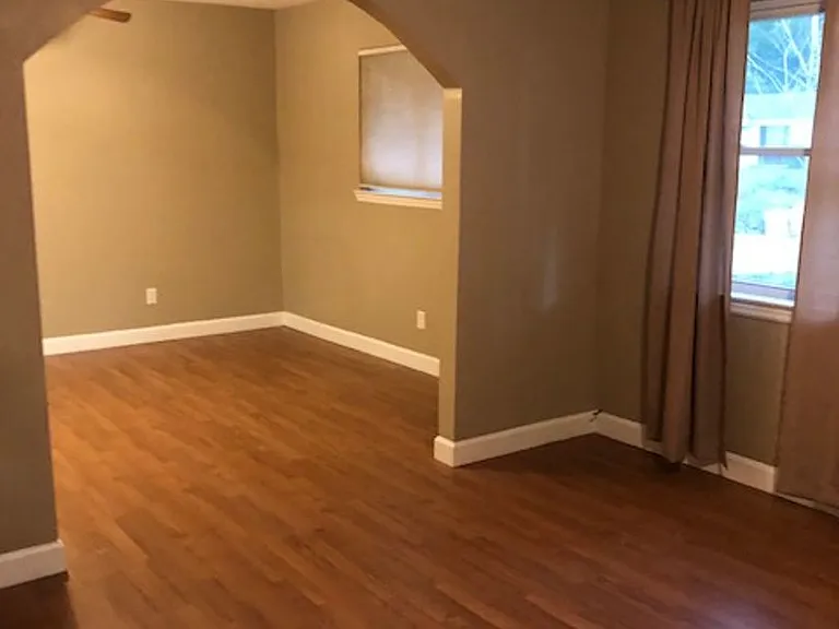 406 Montclair Blvd — Photo 8
