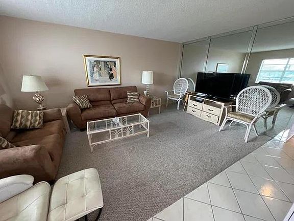 4th image of 187 Burgundy Dr