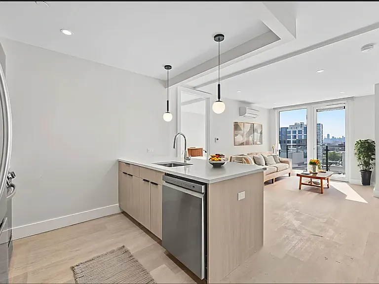 21 Linden Blvd #6K — Photo 2