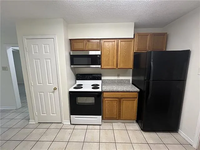 2 bed, 1.0 bath, 800 sqft, $1,300 — Photo 4