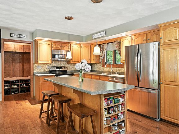 2nd image of 118 Bradford Lane