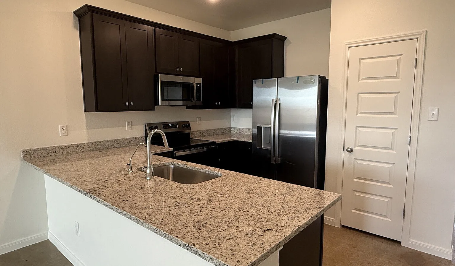3 bed, 2.0 bath, 1175 sqft, $1,450 — Photo 3
